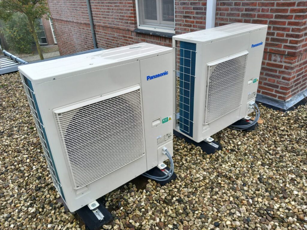 warmtepompinstallatie op het dak