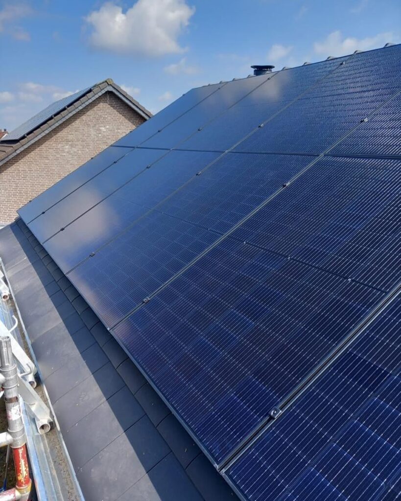 Dak met zonnepanelen